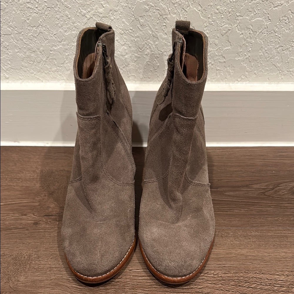 Joie Women’s Stylish Gray Suede Ankle Boots Size 38.5 Size 8